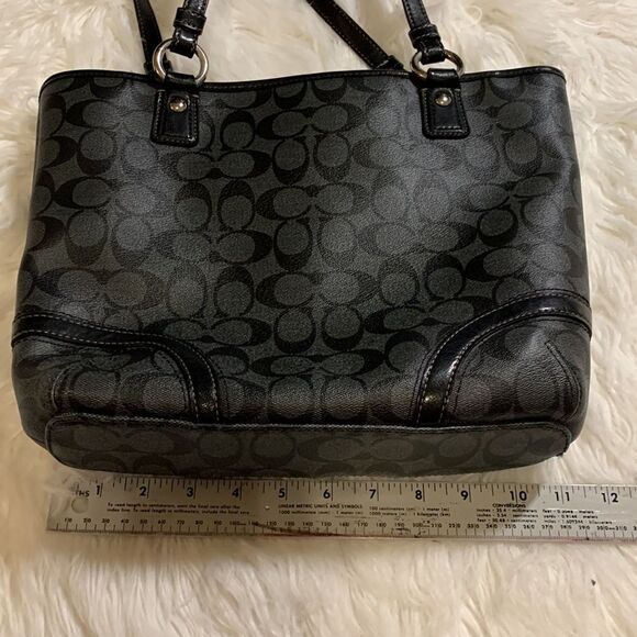 FINAL REDUCTION Coach Signature logo shoulder bag in like new condition - Picture 4 of 14